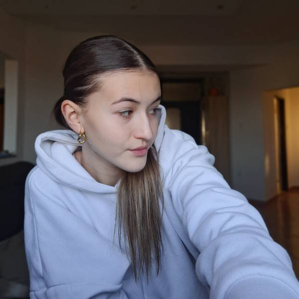 modelka s ID 0402LY6EQ6 p019