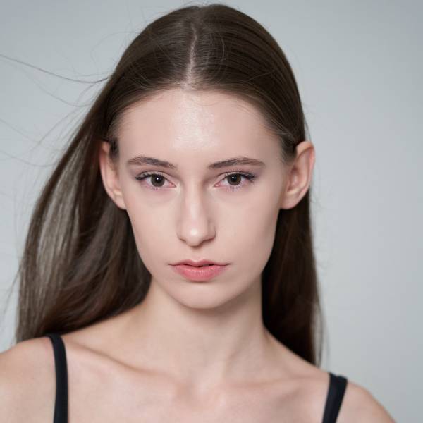 modelka s ID 0402MF9RQR p016