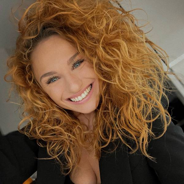 modelka s ID 0402MVXDW7 p017