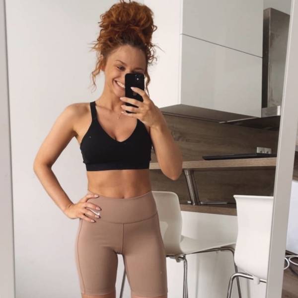 modelka s ID 0402MVXDW7 p018