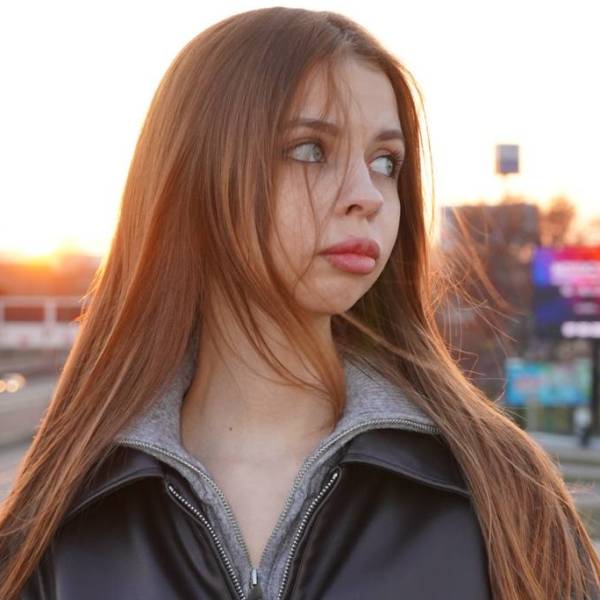 modelka s ID 0402NEGU2R p019