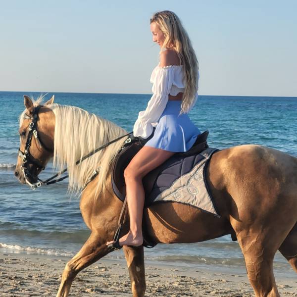 modelka s ID 0402NHHRFJ p016