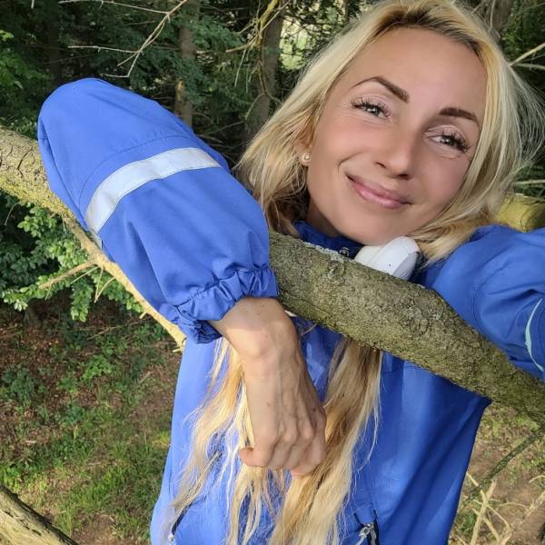 modelka s ID 0402NHHRFJ p017