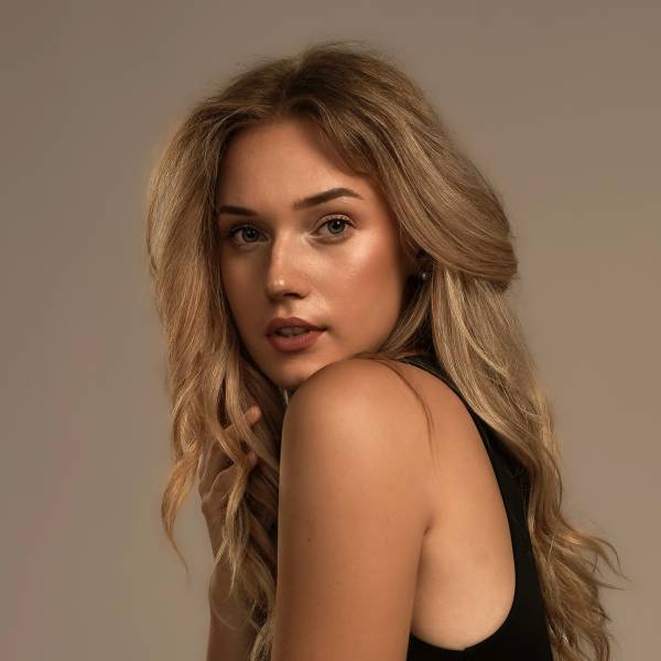 modelka s ID 0402NR1MYI p016