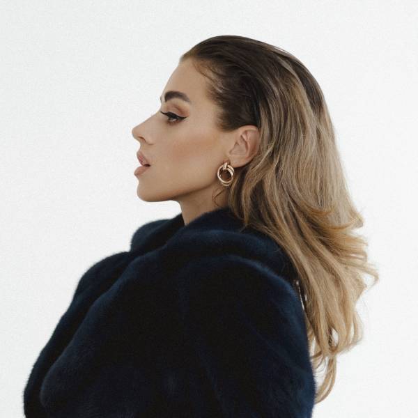 modelka s ID 0402NRUUK6 p019