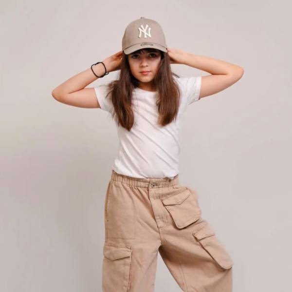 modelka s ID 0402NVGFNW p018