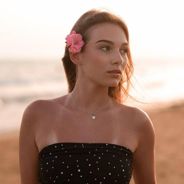 modelka s ID 0402O3UYDT p019