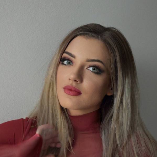 modelka s ID 0402O7AP3F p016