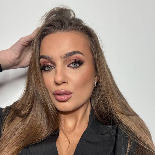 modelka s ID 0402O9SV8A p019