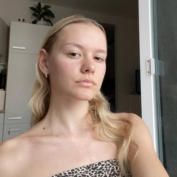 modelka s ID 0402OEPA2I p016