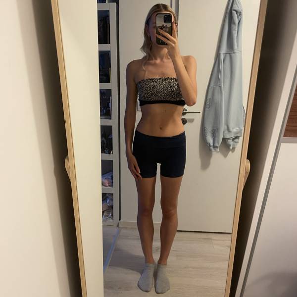 modelka s ID 0402OEPA2I p018