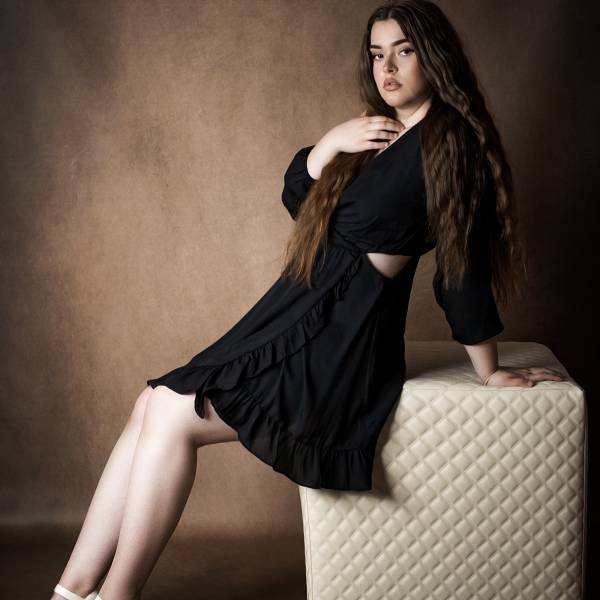 modelka s ID 0402OZANHI p018