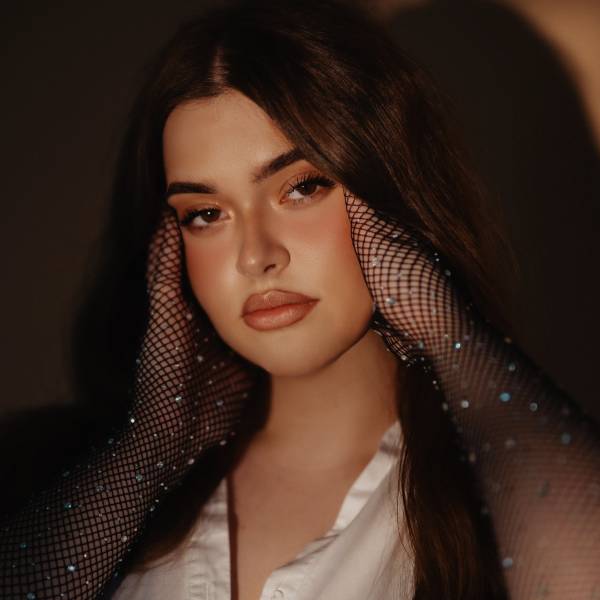 modelka s ID 0402OZANHI p019