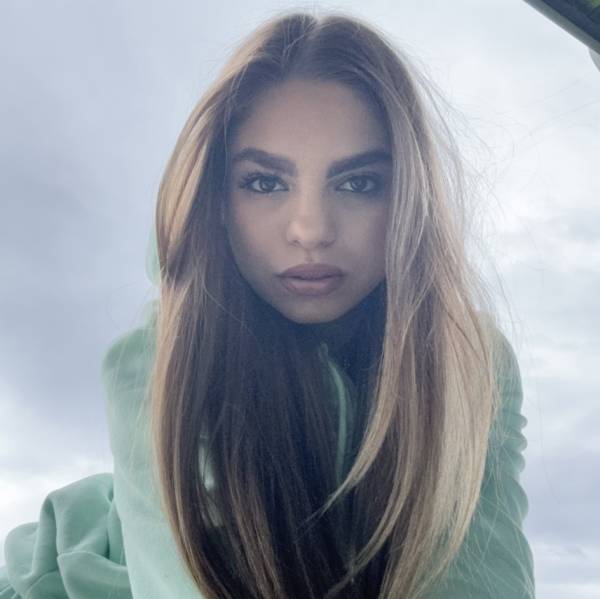 modelka s ID 0402PGUSSU p016