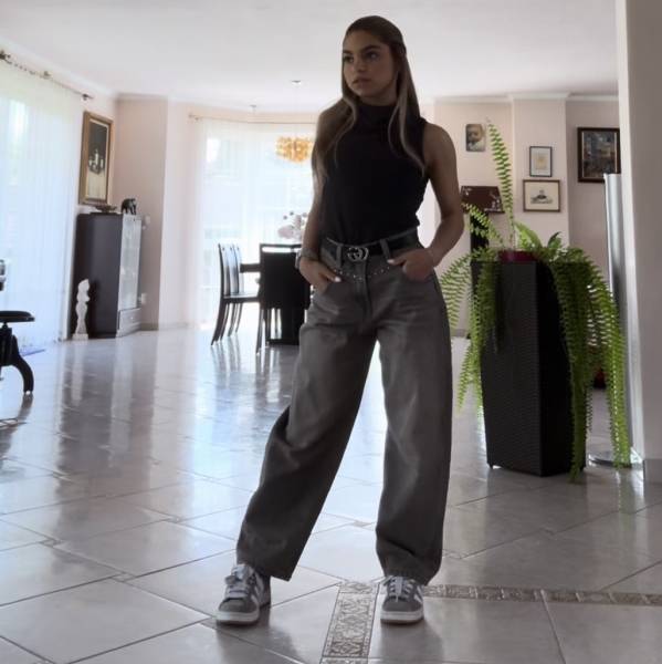 modelka s ID 0402PGUSSU p018