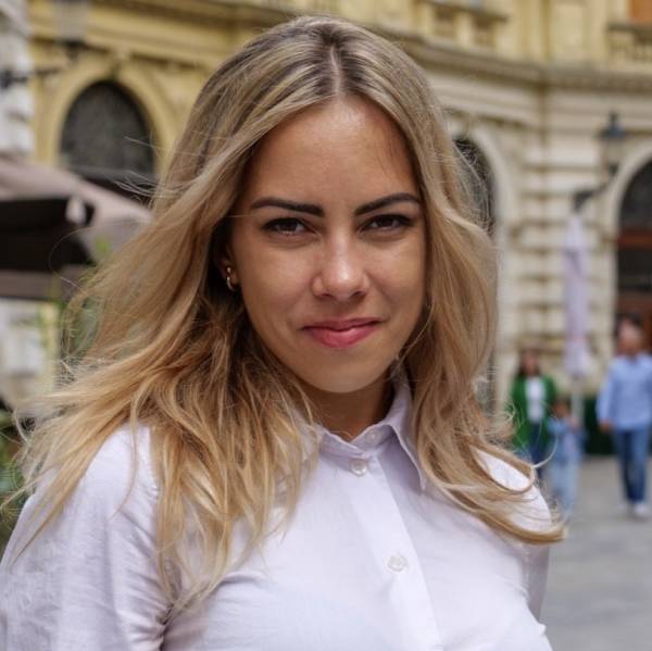 modelka s ID 0402PH3STK p016