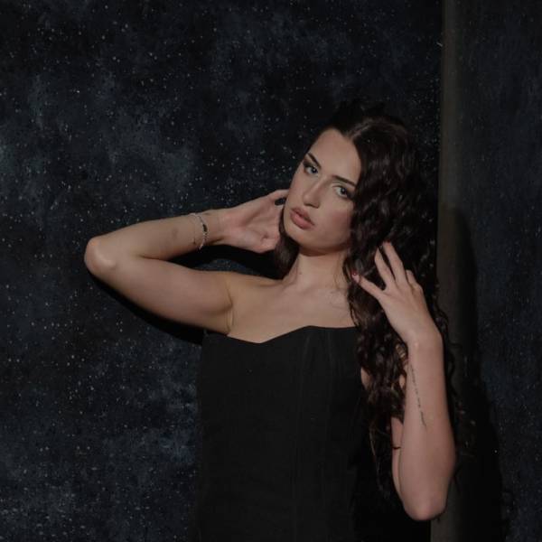 modelka s ID 0402PWGLV2 p016