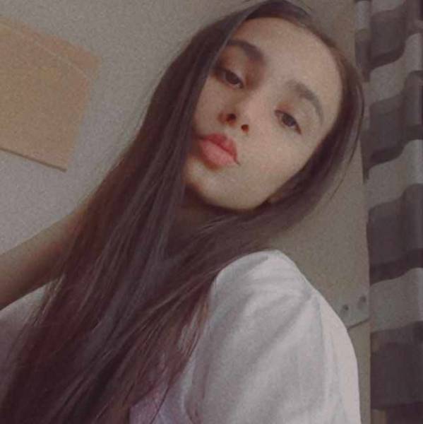 modelka s ID 0402Q275UM p016