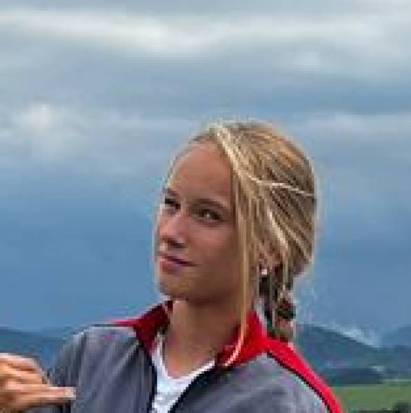 modelka s ID 0402Q683SW p019