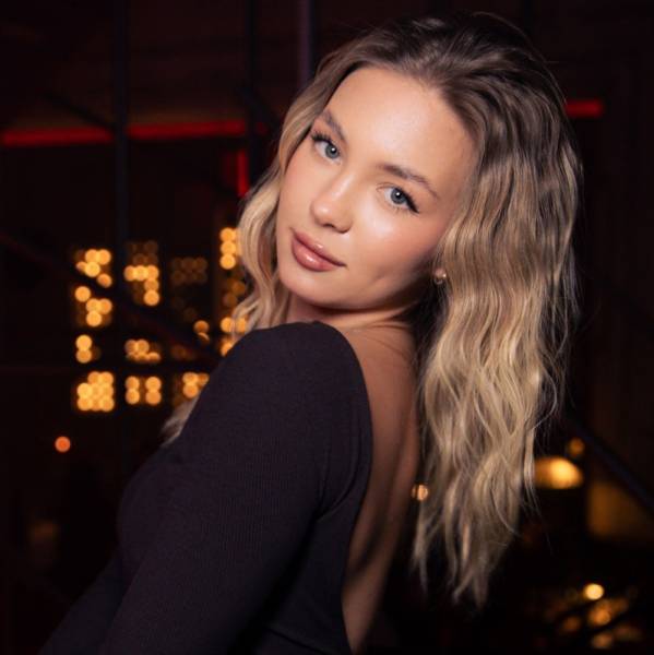 modelka s ID 0402QIYPL1 p016