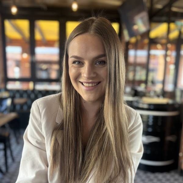 modelka s ID 0402QOMYRX p017