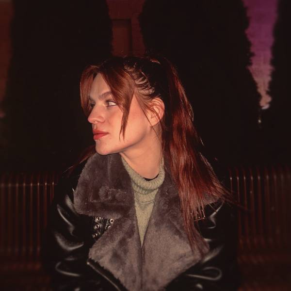 modelka s ID 0402QOMYRX p019