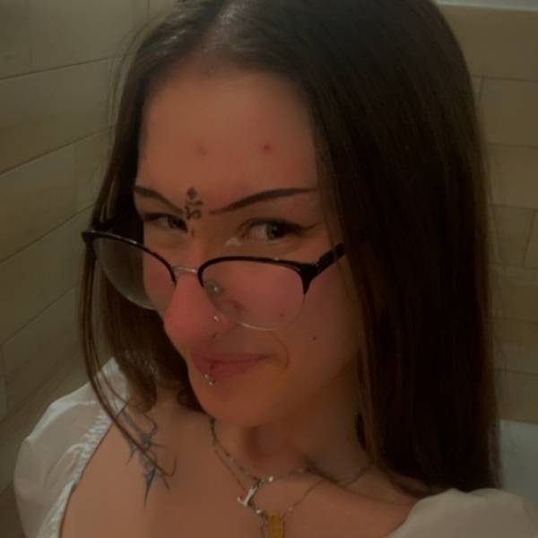 modelka s ID 0402R4HWBP p017