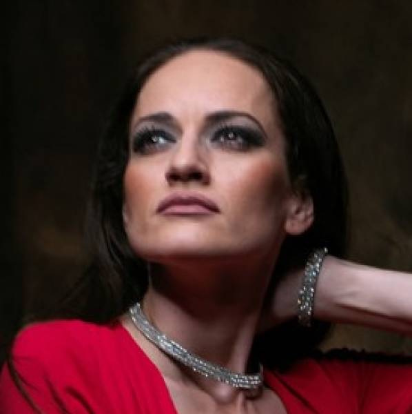 modelka s ID 0402RG75FW p016