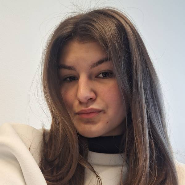 modelka s ID 0402RH7Y3V p016