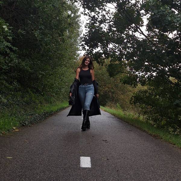 modelka s ID 0402RH7Y3V p018