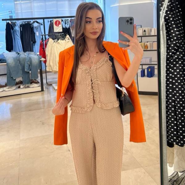 modelka s ID 0402RXWMNH p018