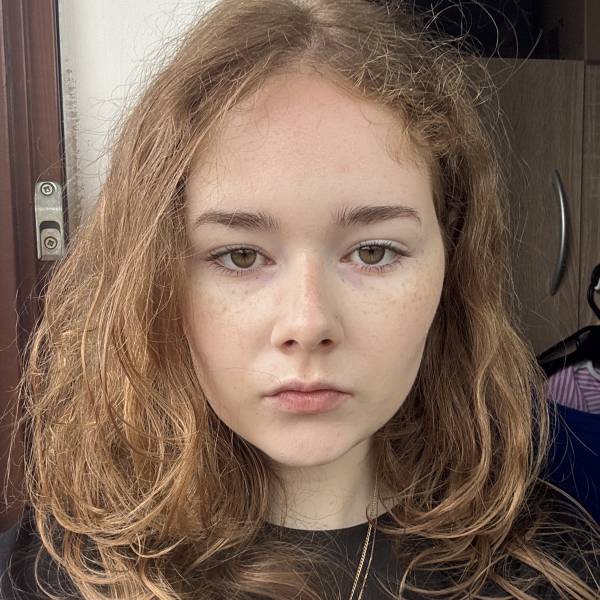 modelka s ID 0402S0Q4BD p016