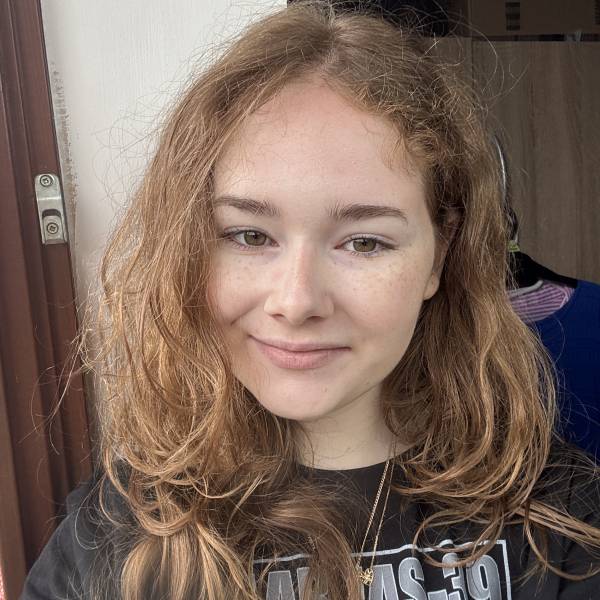 modelka s ID 0402S0Q4BD p017