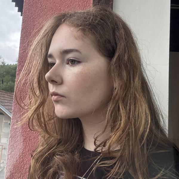 modelka s ID 0402S0Q4BD p019