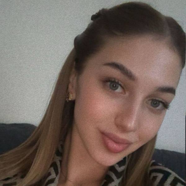 modelka s ID 0402S2I5BJ p016