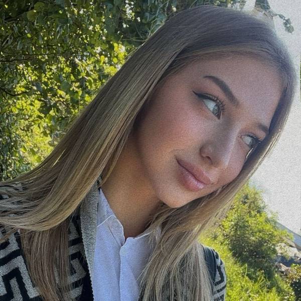 modelka s ID 0402S2I5BJ p019