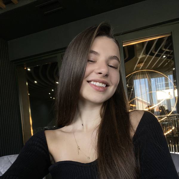 modelka s ID 0402S7OKS9 p017