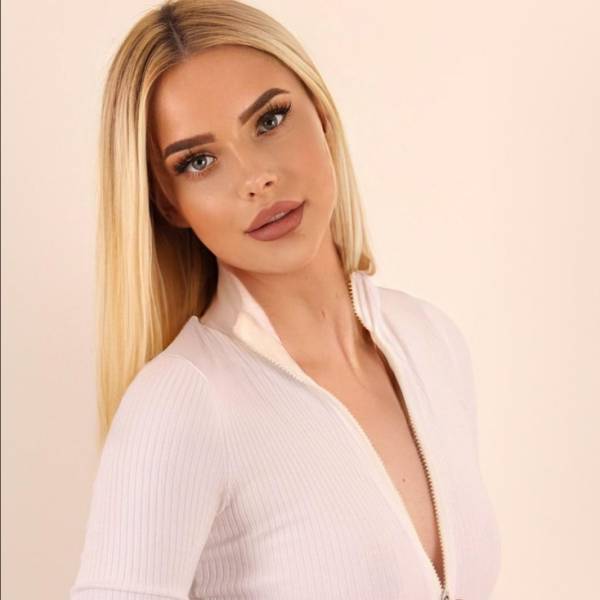 modelka s ID 0402T73QC9 p016