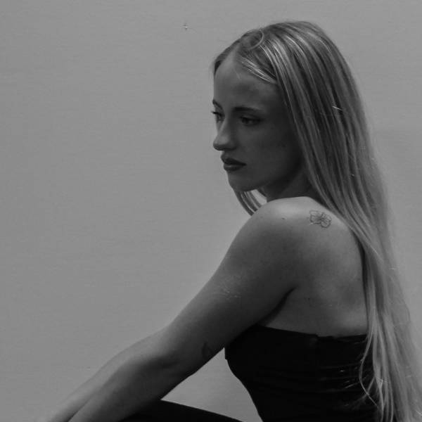 modelka s ID 0402TEFDFY p019