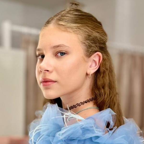 modelka s ID 0402THOJ0T p019