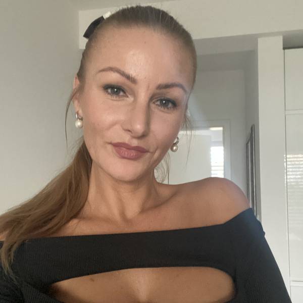 modelka s ID 0402TK77BK p016