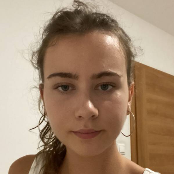 modelka s ID 0402TX2B4I p017