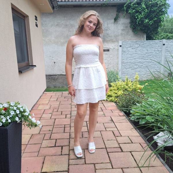 modelka s ID 0402U2JWXS p018