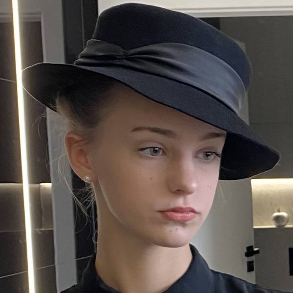 modelka s ID 0402U3GXJL p016