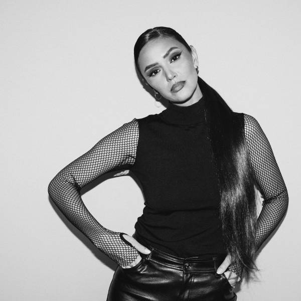 modelka s ID 0402UA4LDJ p016