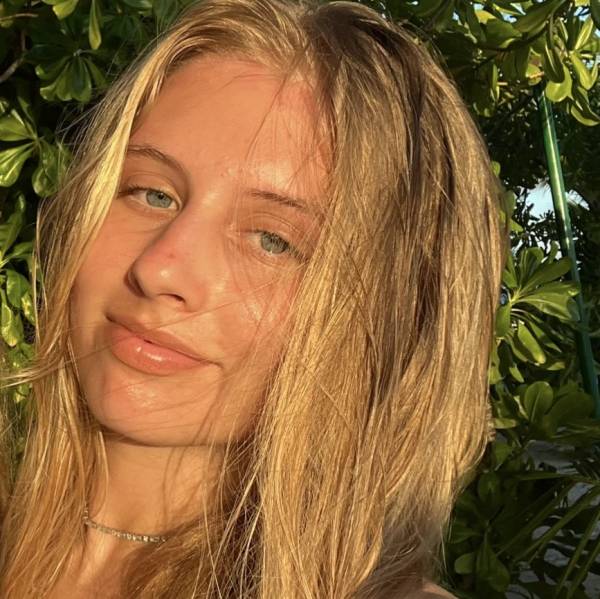 modelka s ID 0402UGL3W2 p016