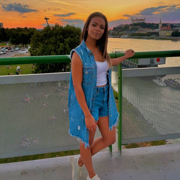 modelka s ID 0402UM2PND p018