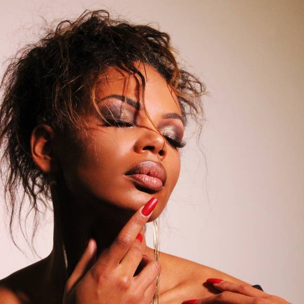 modelka s ID 0402UM2PND p019