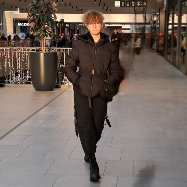 modelka s ID 0402UMZ5ZF p018