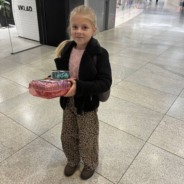 modelka s ID 0402UXO7R4 p018